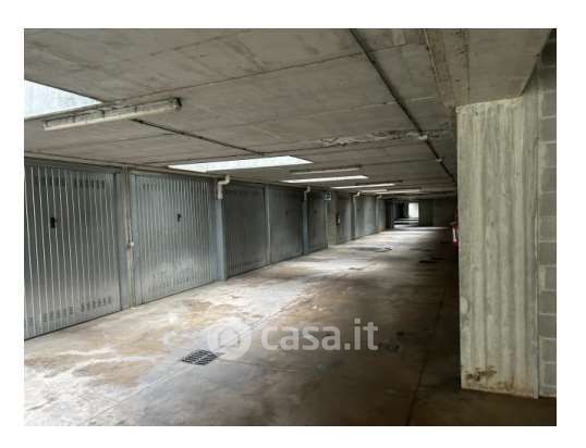 Box/posto auto in residenziale in Via Peter Paul Rubens