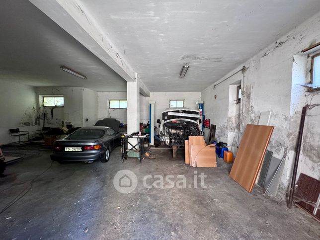 Box/posto auto in residenziale in Vicolo dell'Ospitale Militare 16 /1