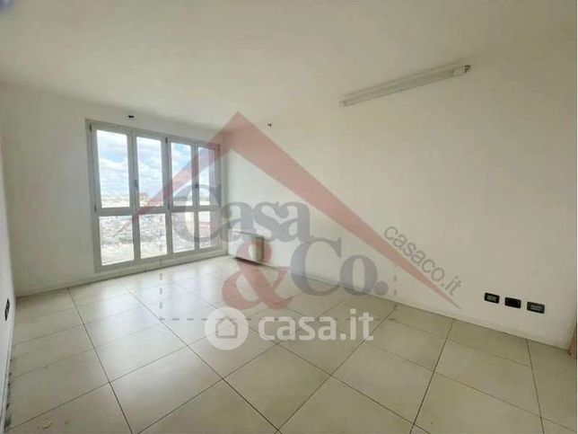 Ufficio in commerciale in 
