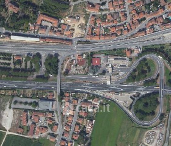 Capannone in commerciale in 