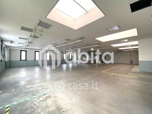 Capannone in commerciale in Via delle Ville