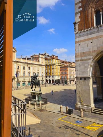 Ufficio in commerciale in Piazza Cavalli 1