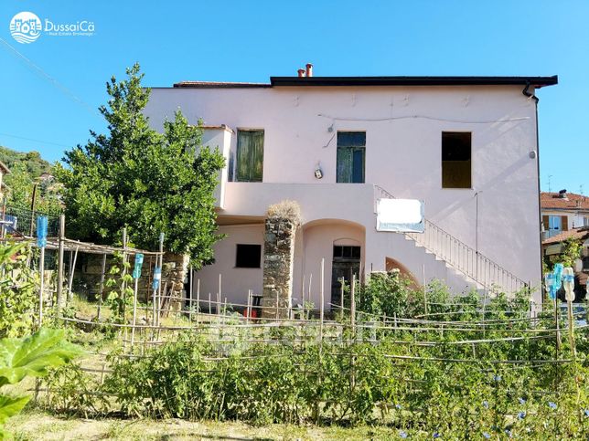 Casa indipendente in residenziale in Via Roma