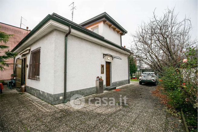 Casa bi/trifamiliare in residenziale in Via Eugenio Villoresi