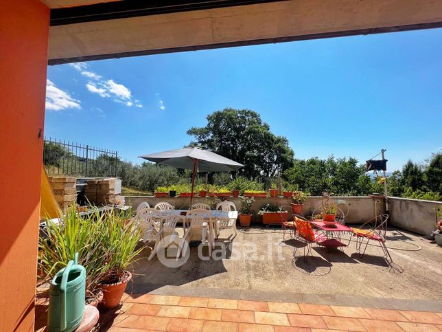 Casa bi/trifamiliare in residenziale in 