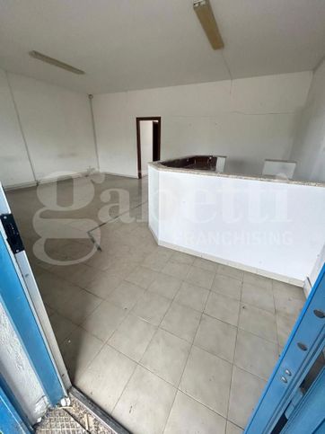 Ufficio in commerciale in Via di Tor Bella Monaca
