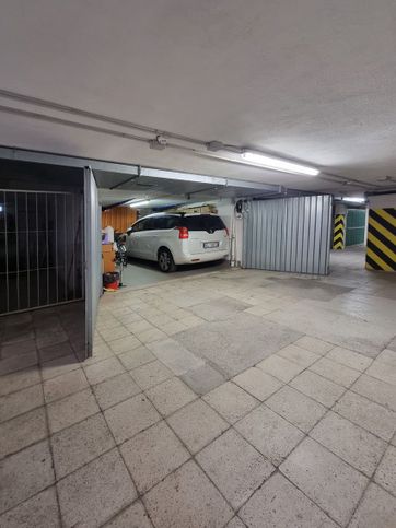 Garage/posto auto in residenziale in Via Medea