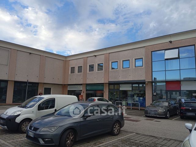 Ufficio in commerciale in Via Vincenzo Brunacci