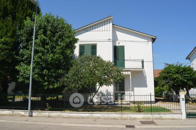 Casa indipendente in residenziale in Via Piave 5