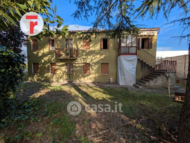 Casa bi/trifamiliare in residenziale in Strada del Santo