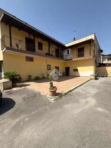 Capannone in commerciale in Via XXV Aprile 4
