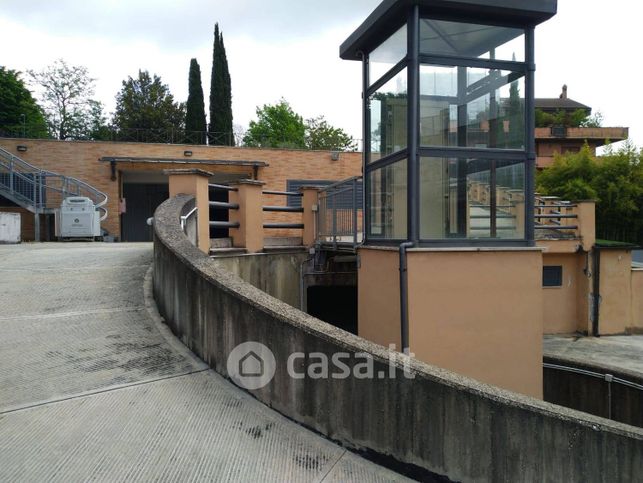 Garage/posto auto in residenziale in Via della Mendola 35