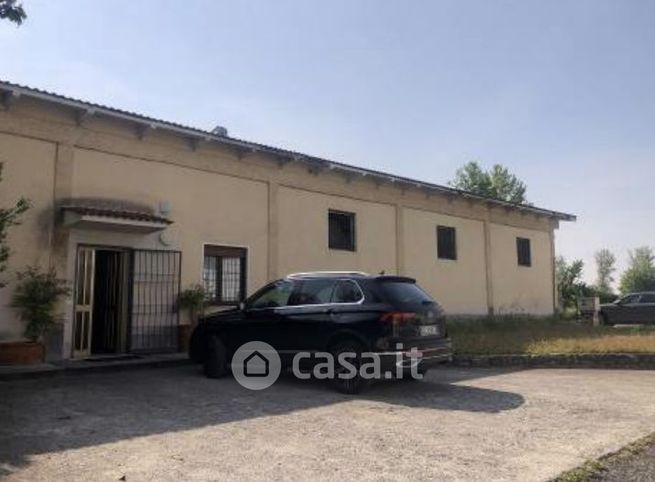 Capannone in commerciale in Via Giuseppe Verdi