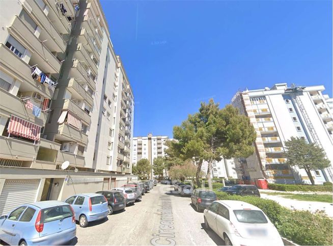 Box/posto auto in residenziale in Circonvallazione dei Fiori 255