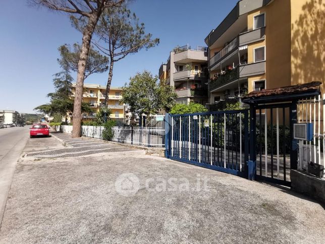 Garage/posto auto in residenziale in Via Crocillo 137