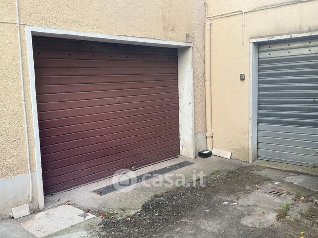 Garage/posto auto in residenziale in Via Monte Velino 14