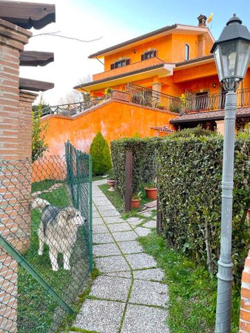 Appartamento in residenziale in Via delle Grotte 49