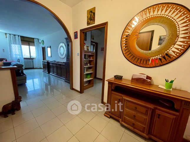 Appartamento in residenziale in Via Alceste de Ambris 14