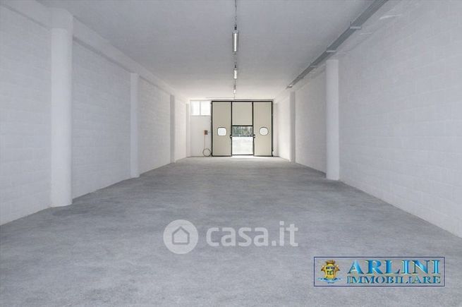 Capannone in commerciale in Strada Statale Adriatica Sud