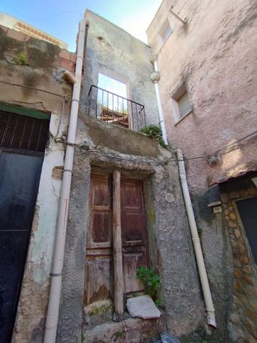 Casa indipendente in residenziale in Via Santa Venera 38