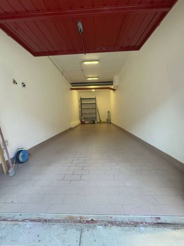 Box/posto auto in residenziale in Via Guido Rossa 1