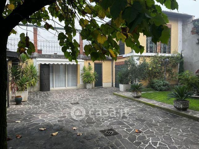 Casa indipendente in residenziale in Via Roma