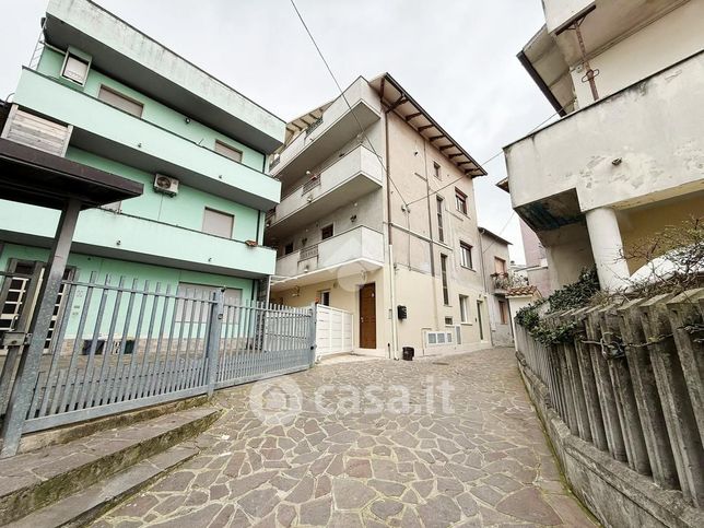 Appartamento in residenziale in Via Alessandro Manzoni 3