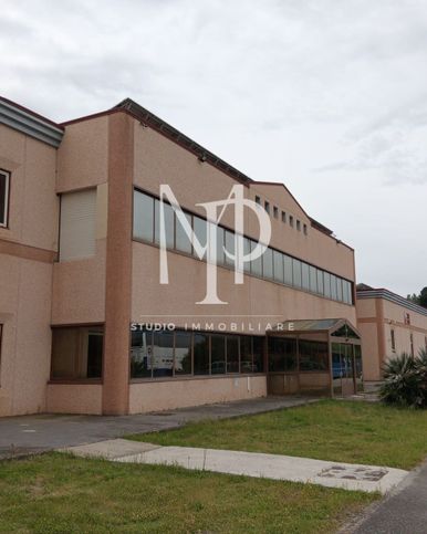 Capannone in commerciale in Contrada Ponte Valentino SP 44