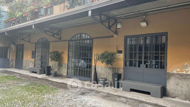 Ufficio in commerciale in Via Pietro Maroncelli 7