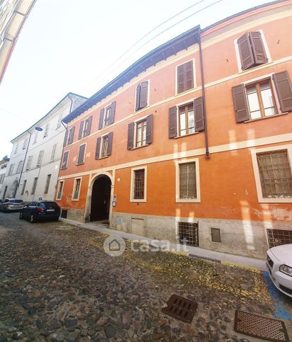 Box/posto auto in residenziale in Via Amati 5