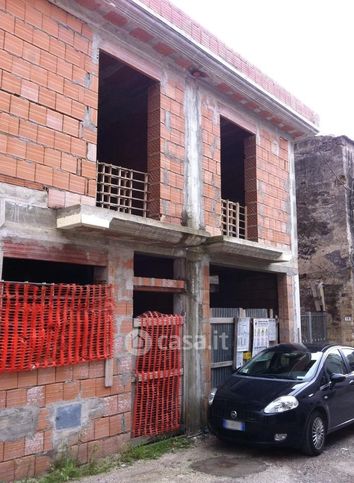 Casa indipendente in residenziale in Via Brodella 18