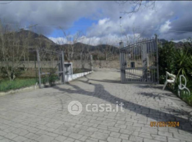 Capannone in commerciale in Via Gen. Vittorio Amato