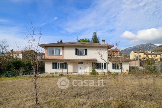 Villa in residenziale in 