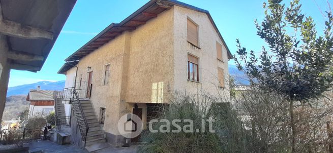 Casa indipendente in residenziale in 