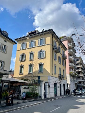 Casa bi/trifamiliare in residenziale in Viale Varese 69