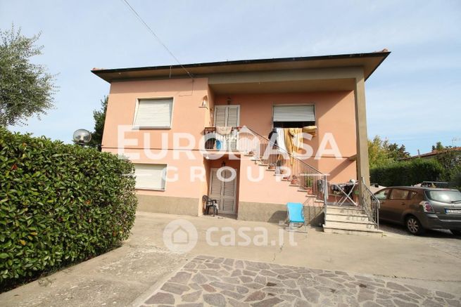 Villa in residenziale in Traversa III Via Romana 56