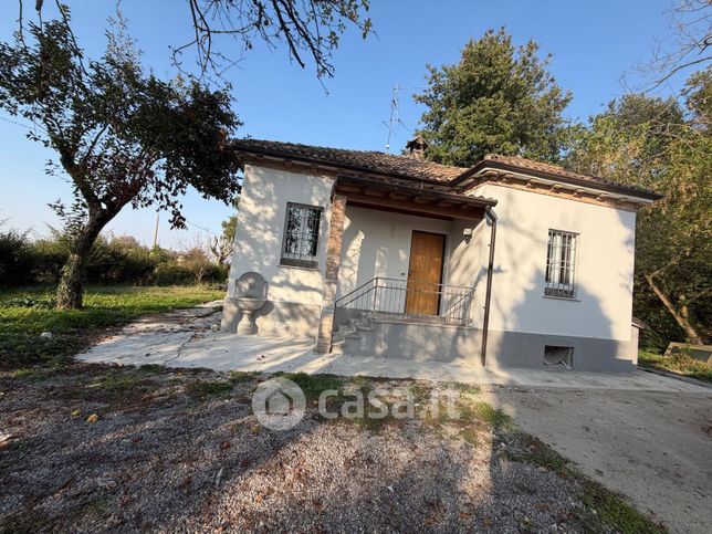 Villa in residenziale in Strada Bossola 8