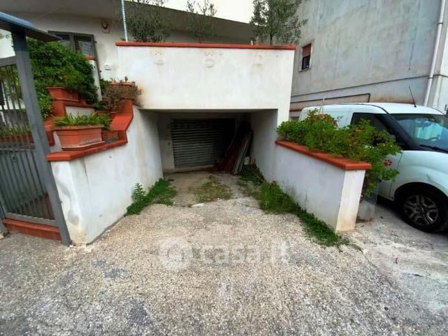 Garage/posto auto in residenziale in Via Breccia 156