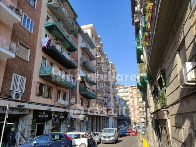 Negozio/locale commerciale in commerciale in Via Giacinto Gigante 30