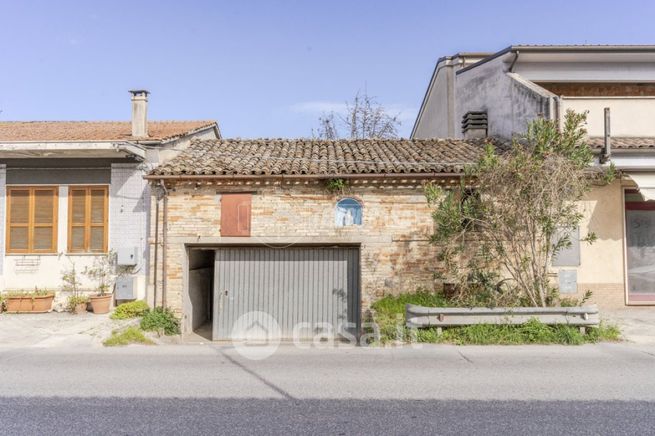 Casa indipendente in residenziale in Via Dante Alighieri 38