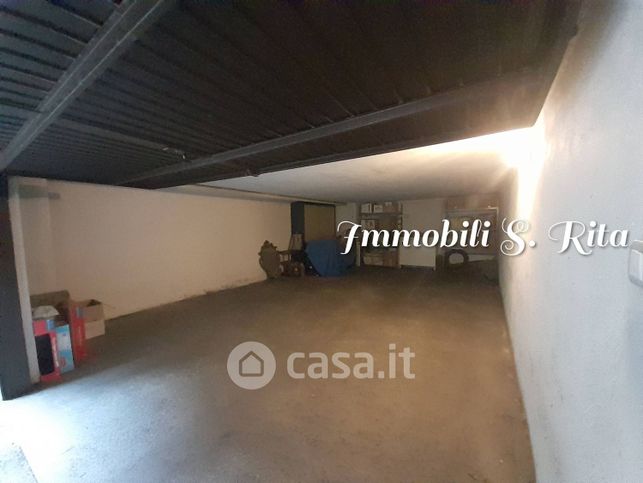 Box/posto auto in residenziale in Viale IV Novembre 16
