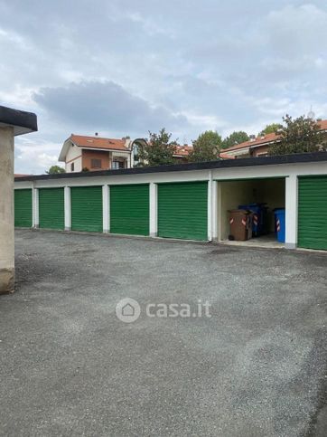 Box/posto auto in residenziale in Via della Bassa 5