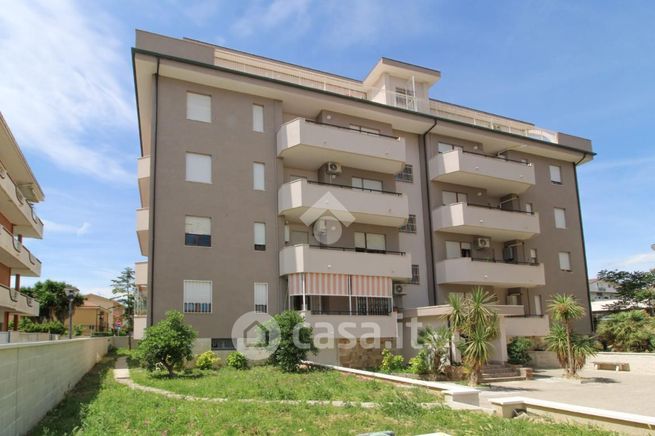 Appartamento in residenziale in Viale Francesco Paolo Tosti 144