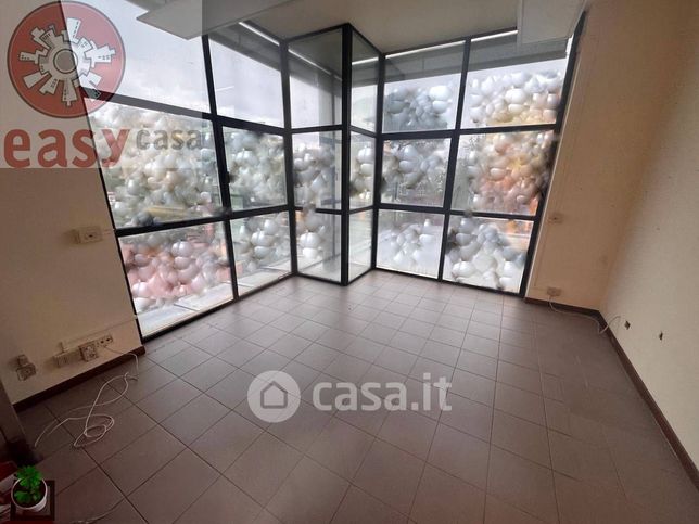 Ufficio in commerciale in 