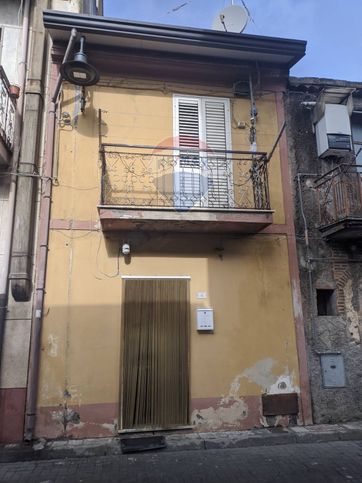 Casa indipendente in residenziale in Via Millimaci 4