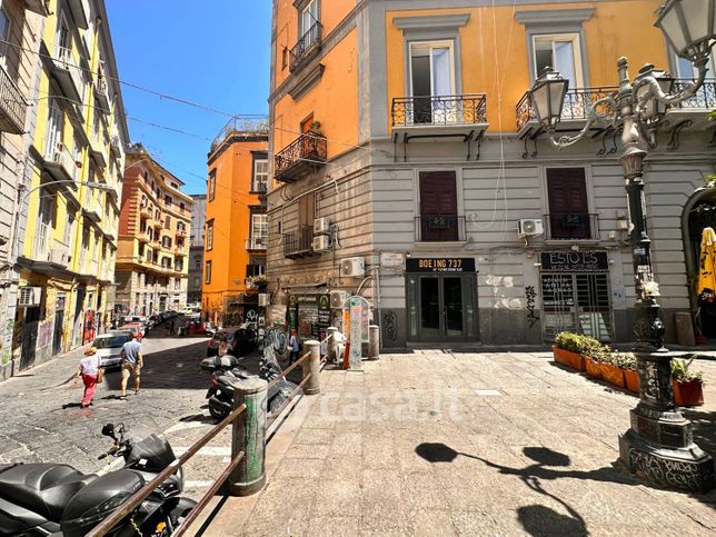 Attivitã /licenza (con o senza mura) in commerciale in Largo San Giovanni Maggiore