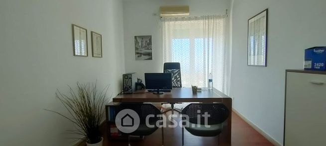 Ufficio in commerciale in Calle Ajani