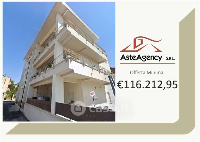 Appartamento in residenziale in Via della Pineta 9