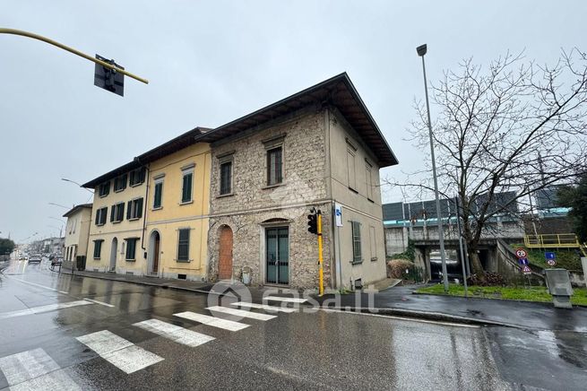 Casa indipendente in residenziale in Via Firenze 98