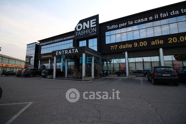 Ufficio in commerciale in Via San Ilario